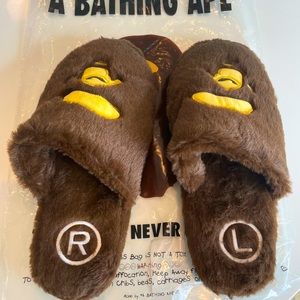A BATHING APE Indoor Slippers APE HEAD Motif Brown Brushed Material
